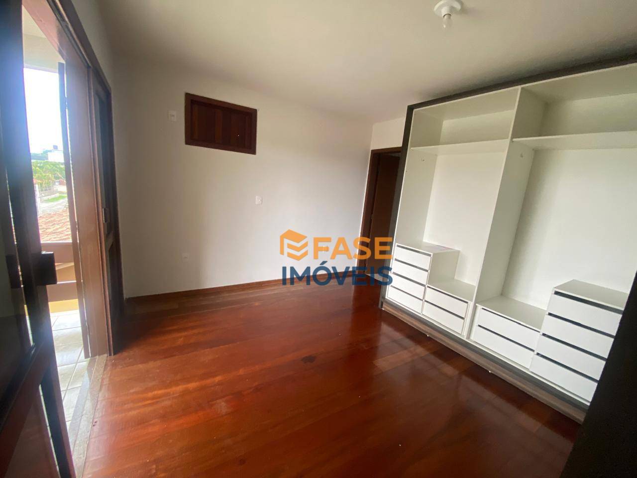 Casa à venda com 4 quartos, 223m² - Foto 11