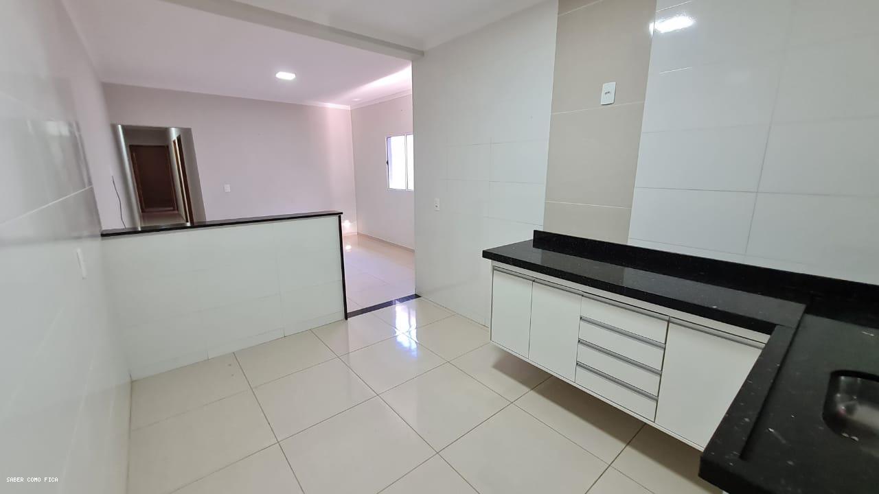 Casa à venda com 3 quartos, 165m² - Foto 3