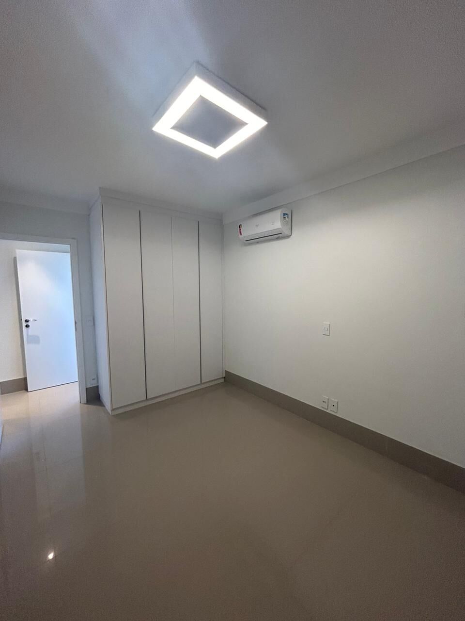 Apartamento à venda com 3 quartos, 145m² - Foto 4