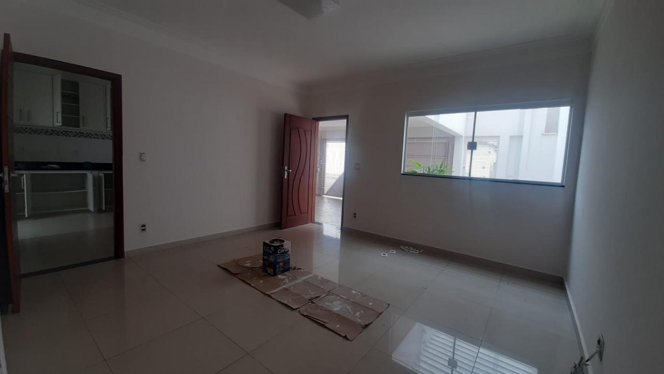 Casa para alugar com 3 quartos, 180m² - Foto 2