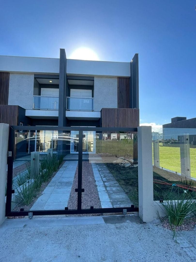 Casa à venda com 2 quartos, 96m² - Foto 1