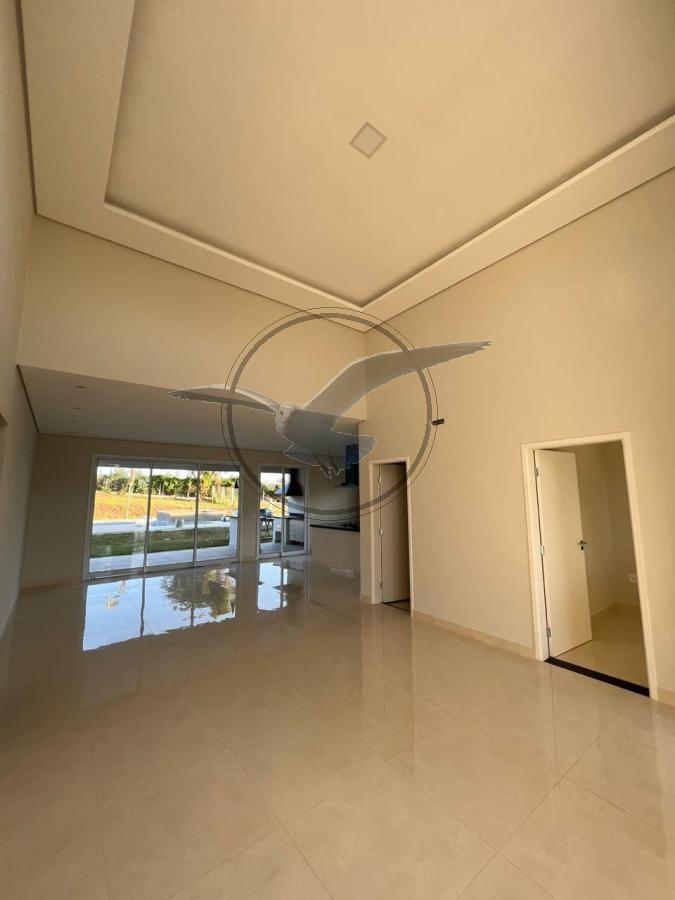 Casa à venda com 3 quartos, 1000m² - Foto 1