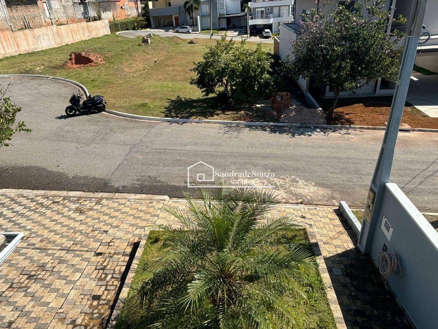 Casa de Condomínio para alugar com 4 quartos, 240m² - Foto 10