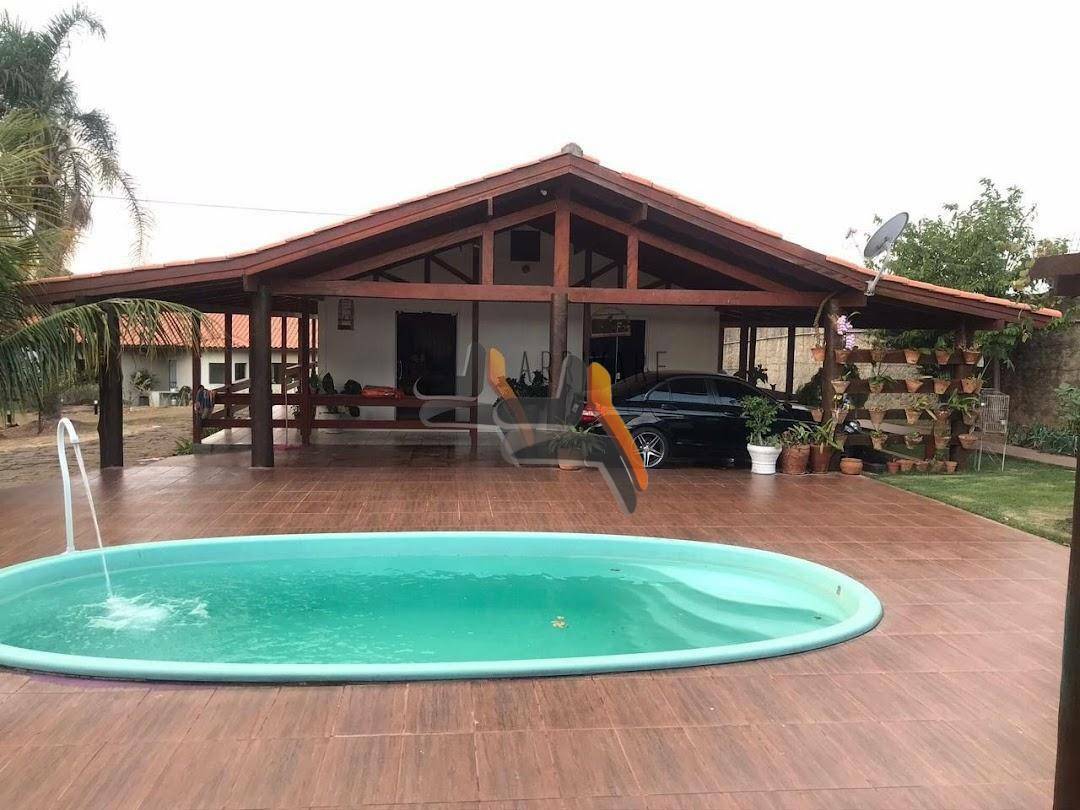 Casa de Condomínio à venda com 3 quartos, 400m² - Foto 1