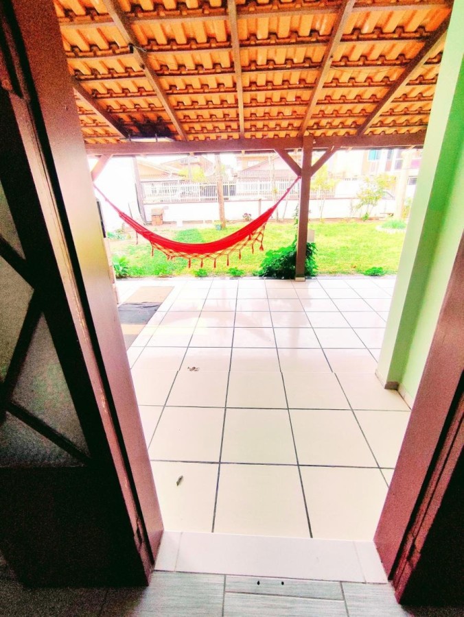 Casa à venda com 3 quartos, 100m² - Foto 2