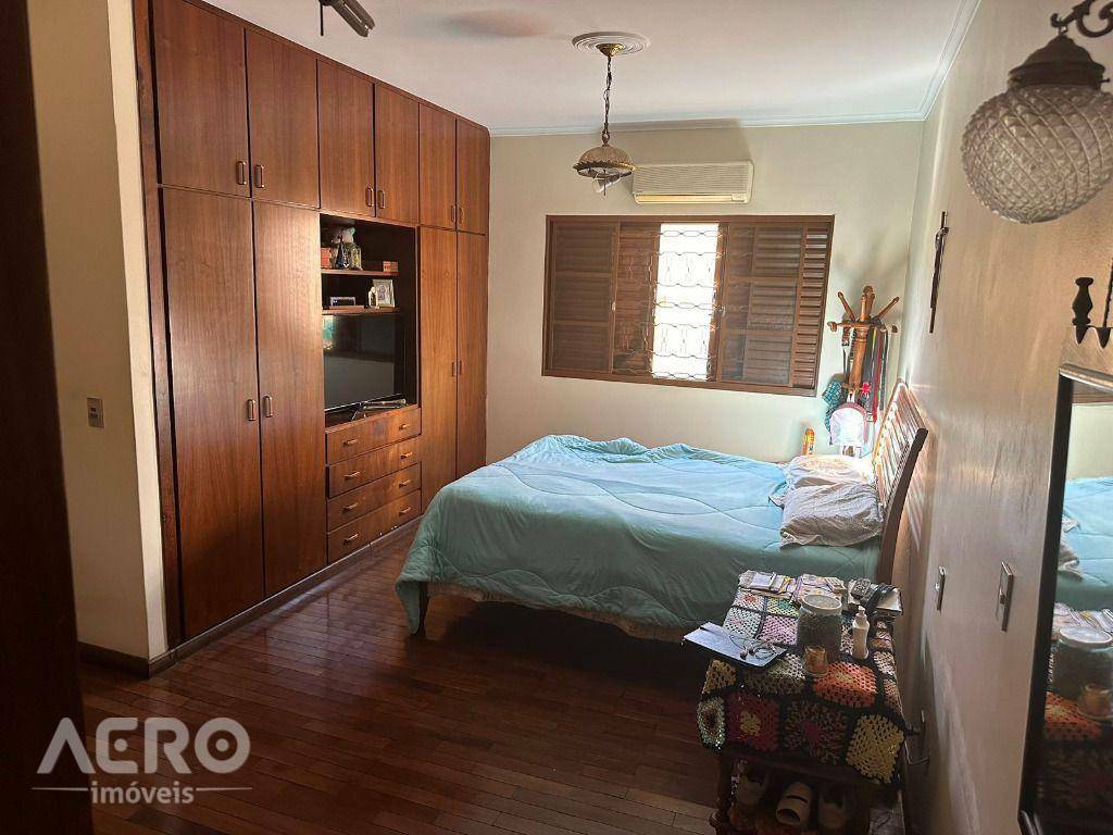 Casa à venda com 3 quartos, 305m² - Foto 4