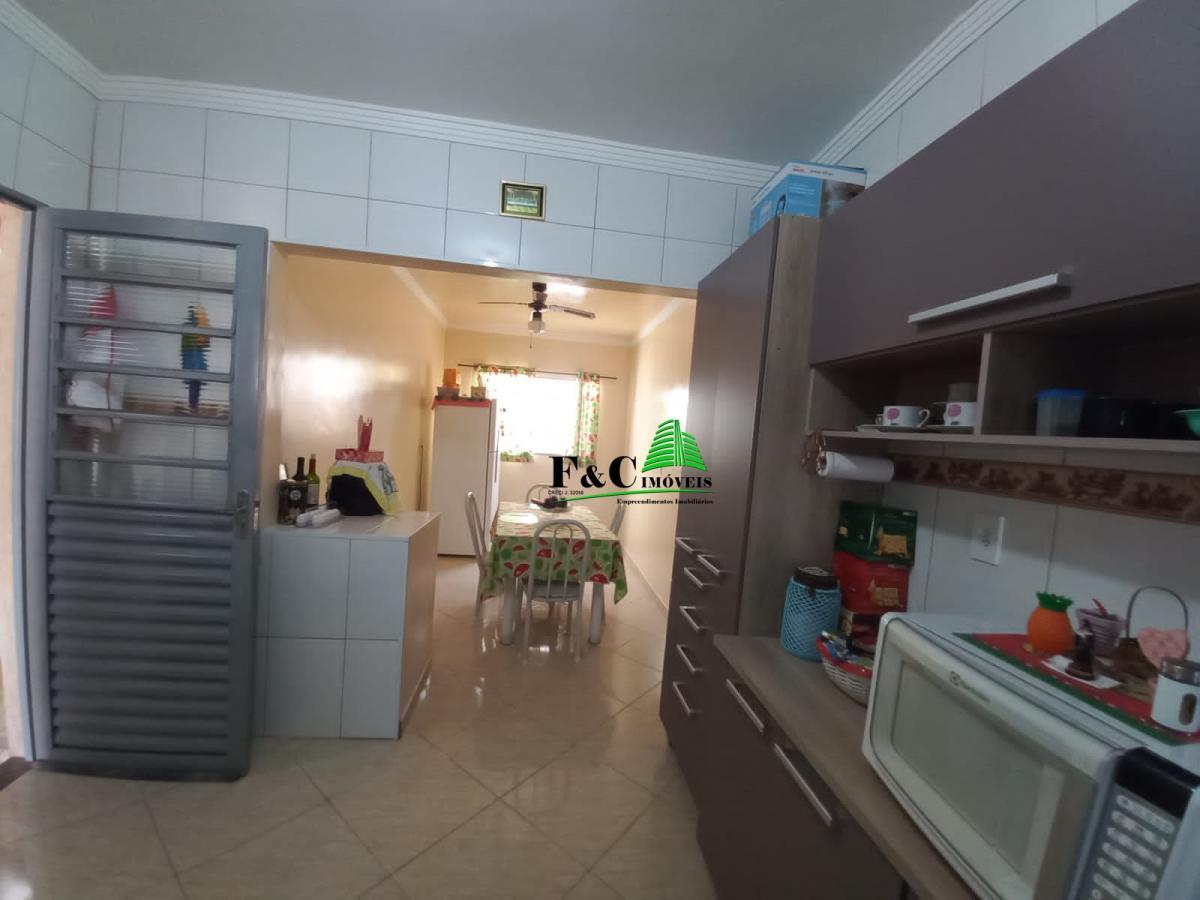 Casa à venda com 3 quartos, 250m² - Foto 4