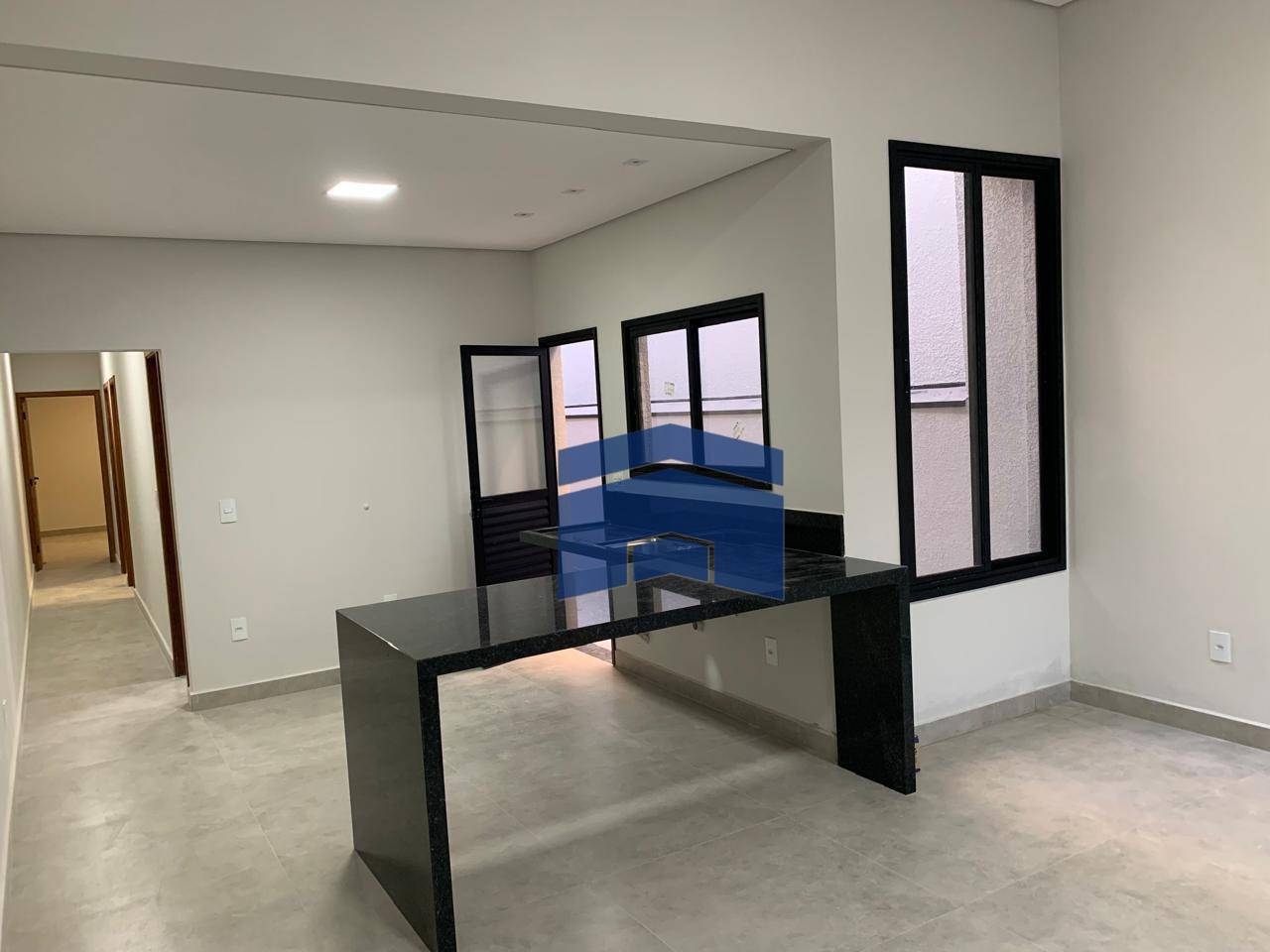 Casa à venda com 3 quartos, 90m² - Foto 1