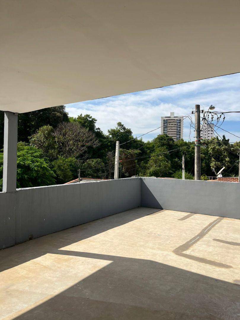 Casa à venda e aluguel com 3 quartos, 200m² - Foto 4