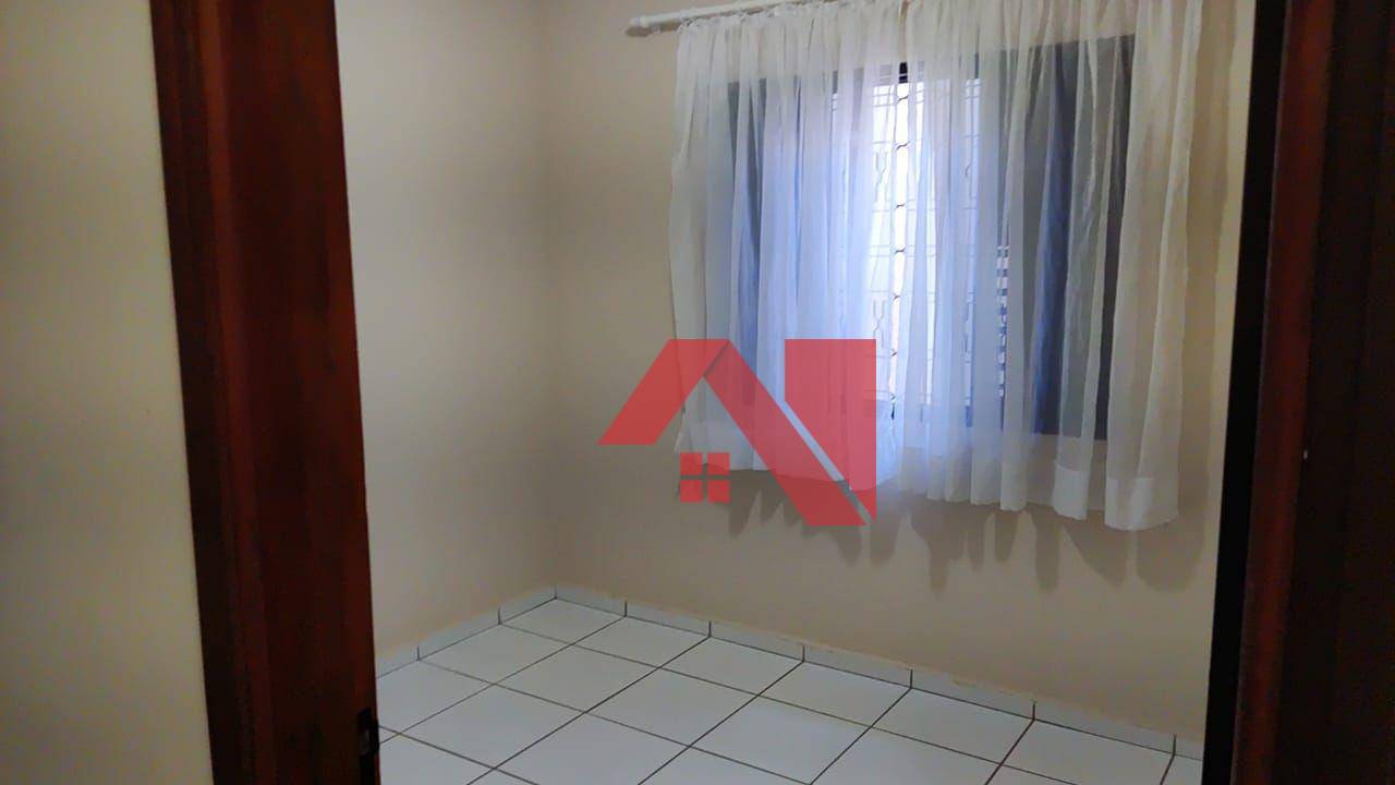 Casa à venda e aluguel com 3 quartos, 323m² - Foto 10