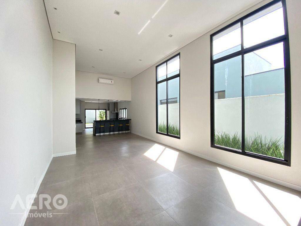 Casa de Condomínio à venda com 3 quartos, 228m² - Foto 3