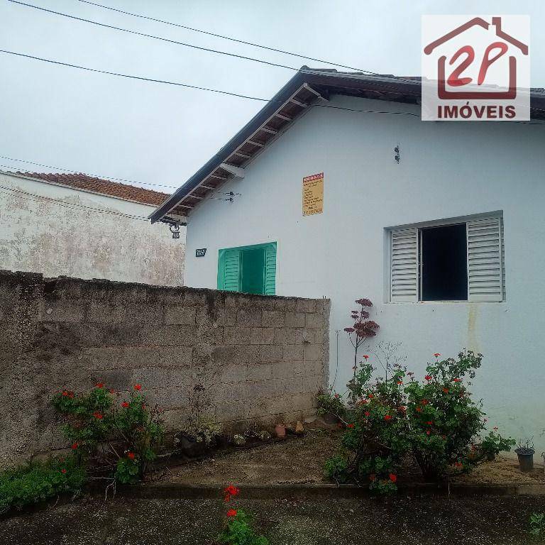 Casa à venda com 4 quartos, 82m² - Foto 2