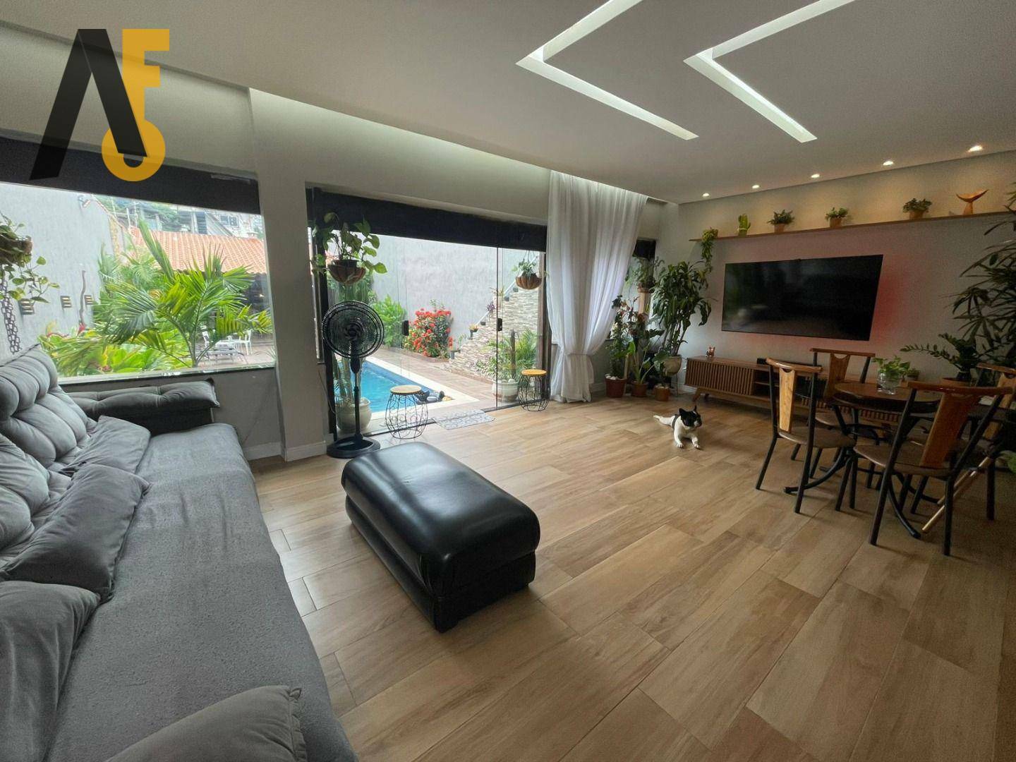 Casa à venda com 5 quartos, 382m² - Foto 9