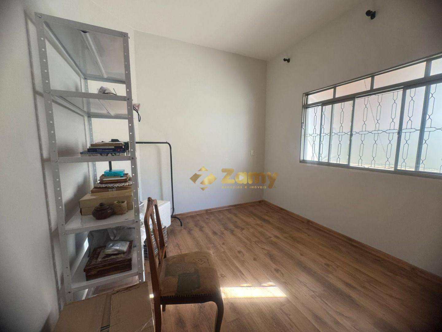 Casa à venda com 4 quartos, 238m² - Foto 2