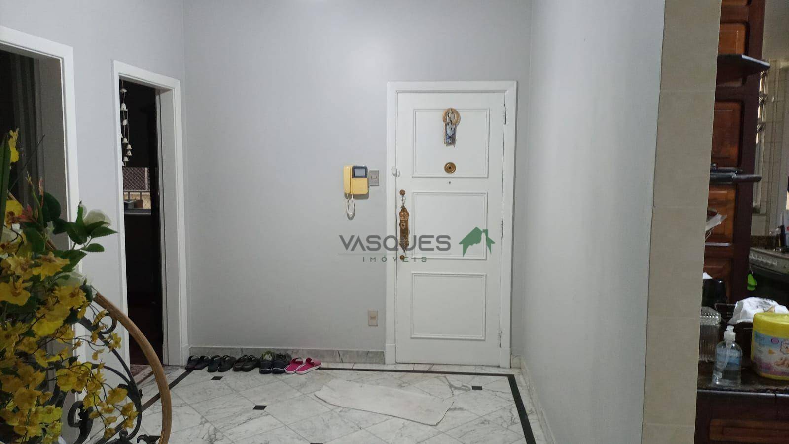 Cobertura à venda com 4 quartos, 250m² - Foto 2