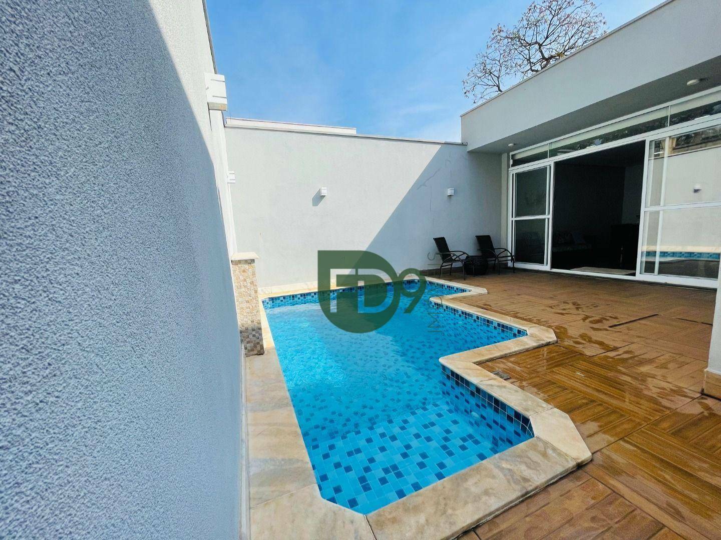 Casa de Condomínio à venda com 4 quartos, 208m² - Foto 1