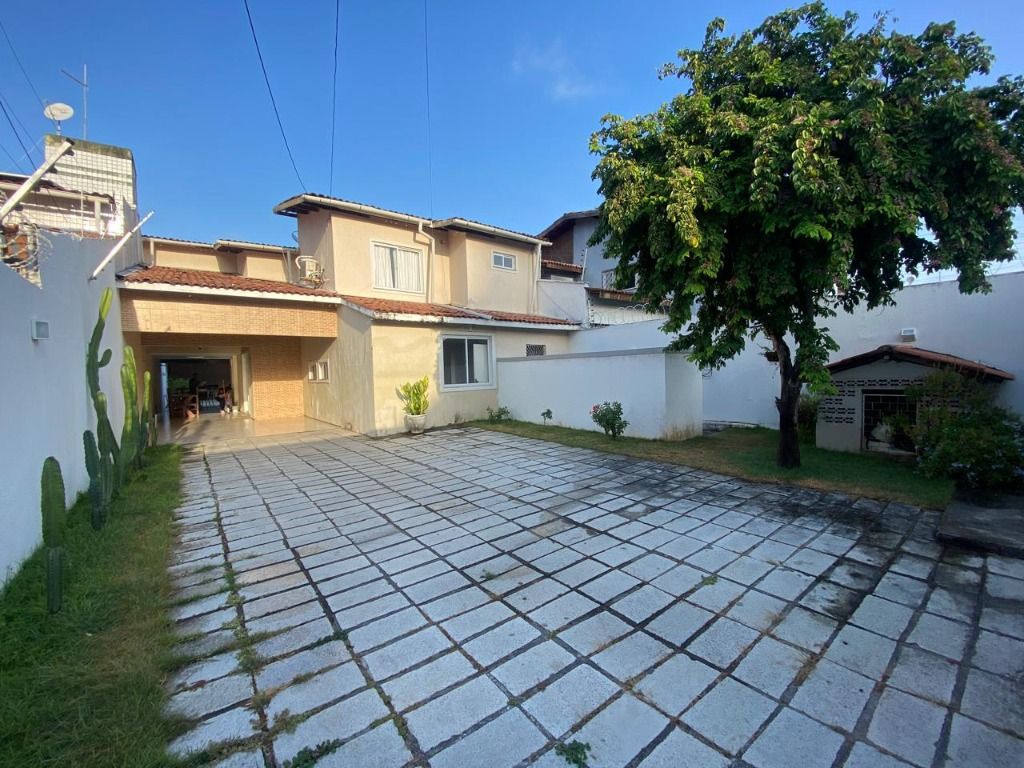 Casa para alugar com 4 quartos, 396m² - Foto 4