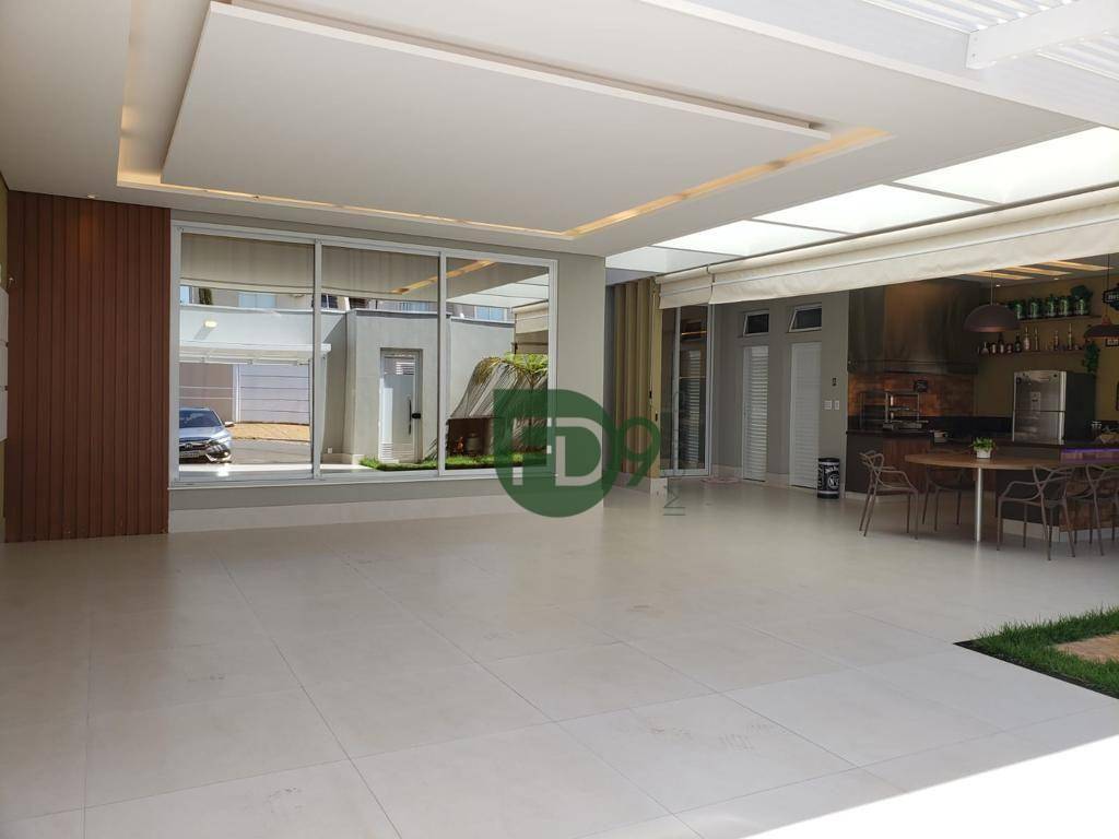 Casa à venda com 3 quartos, 247m² - Foto 1