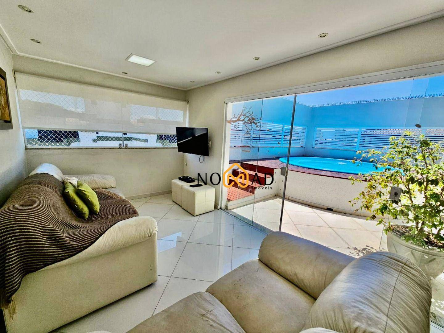 Cobertura, 3 quartos, 221 m² - Foto 2