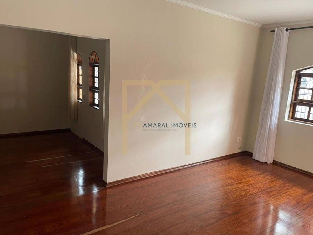 Casa à venda com 3 quartos, 200m² - Foto 1