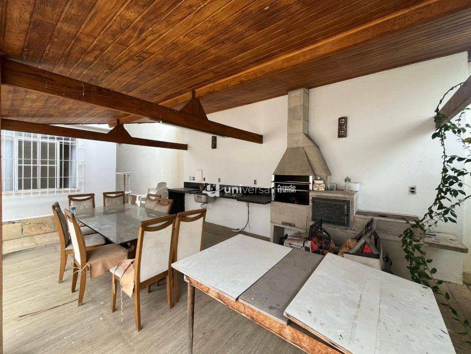 Casa para alugar com 5 quartos, 300m² - Foto 21