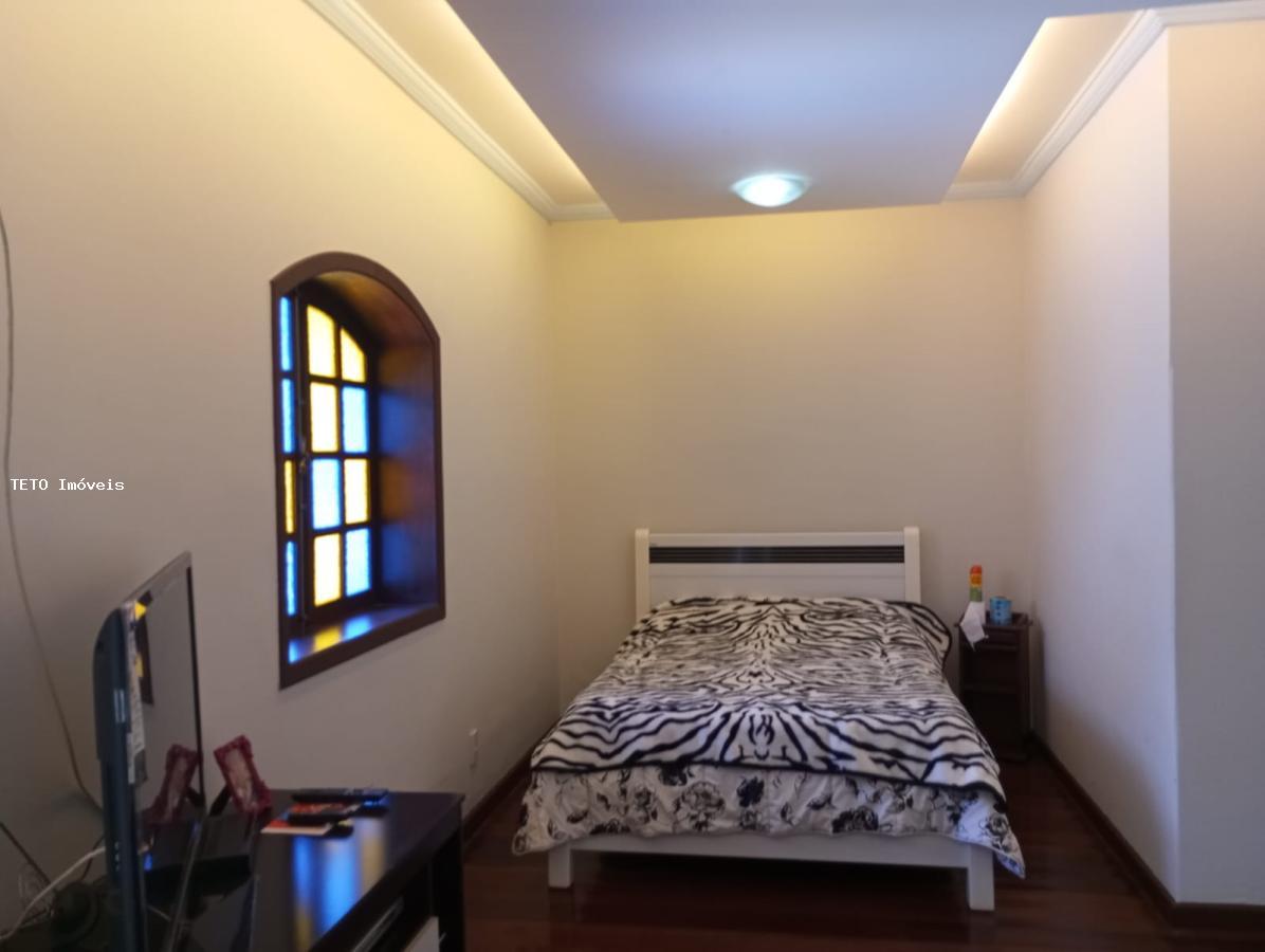 Casa à venda com 9 quartos, 1500m² - Foto 47