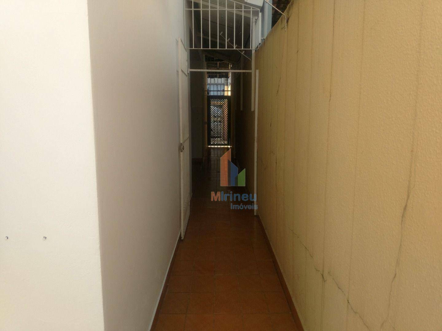 Casa à venda com 3 quartos, 200m² - Foto 22