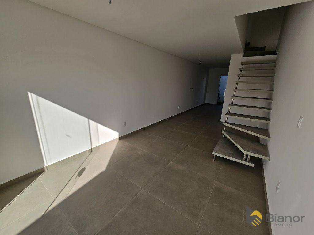 Casa à venda com 2 quartos, 80m² - Foto 2