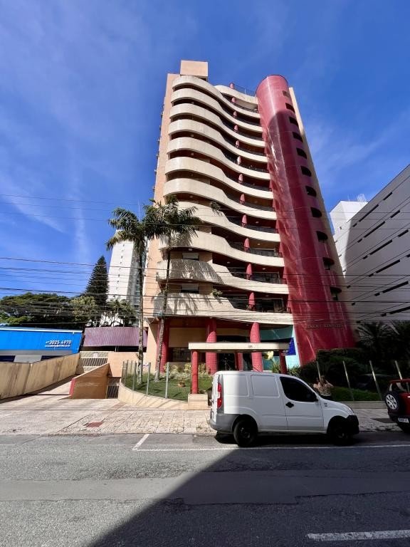 Apartamento à venda com 3 quartos, 204m² - Foto 1