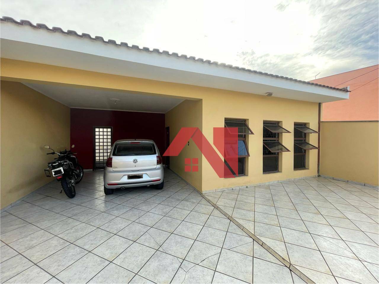 Casa à venda com 4 quartos, 200m² - Foto 1