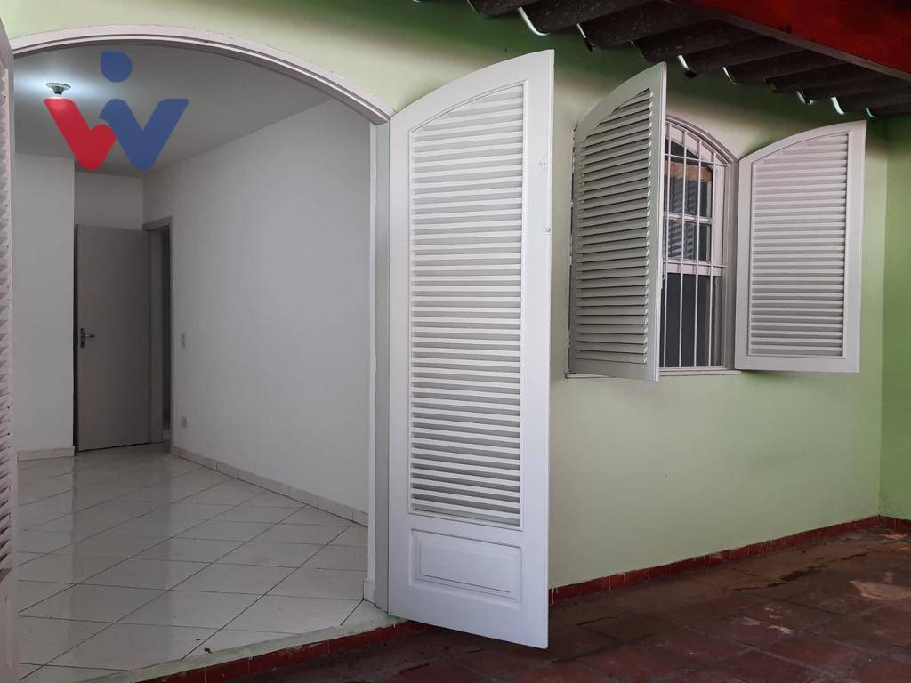 Casa à venda com 4 quartos, 190m² - Foto 3