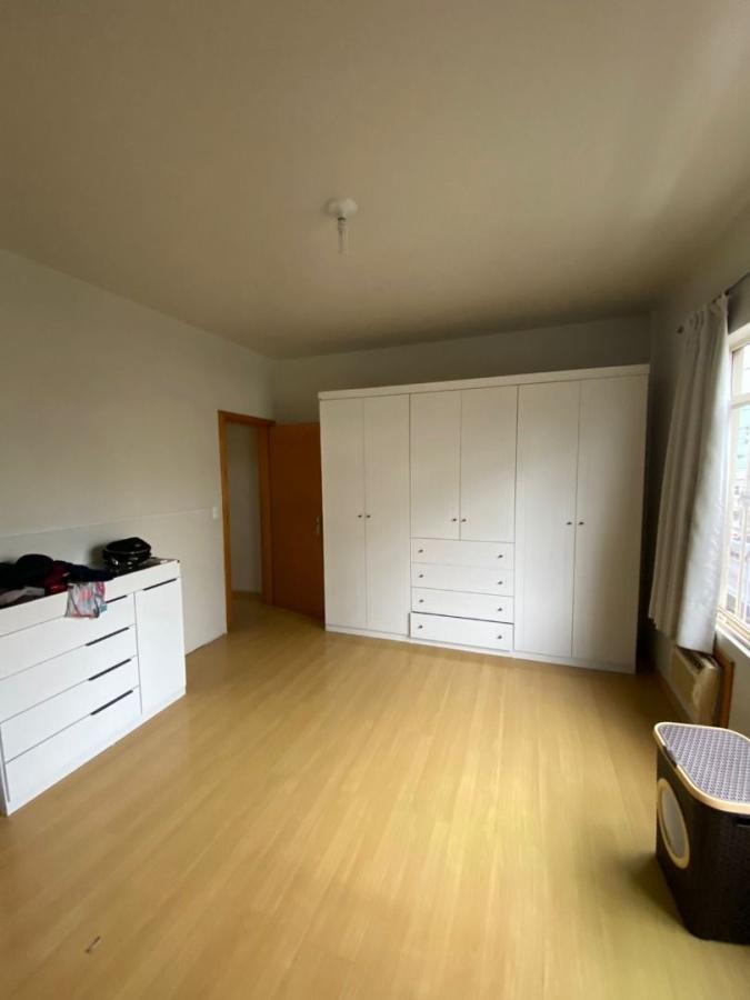 Apartamento à venda com 3 quartos, 239m² - Foto 9