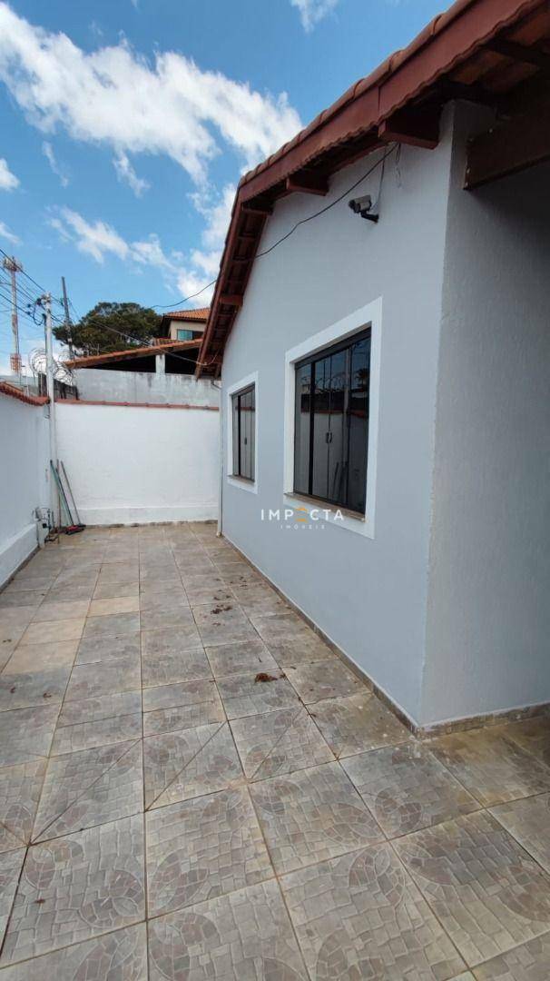 Casa à venda com 4 quartos, 141m² - Foto 2