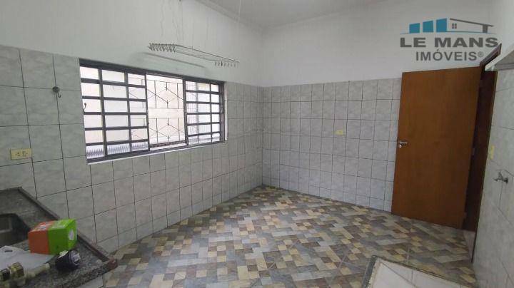 Casa à venda e aluguel com 3 quartos, 127m² - Foto 11