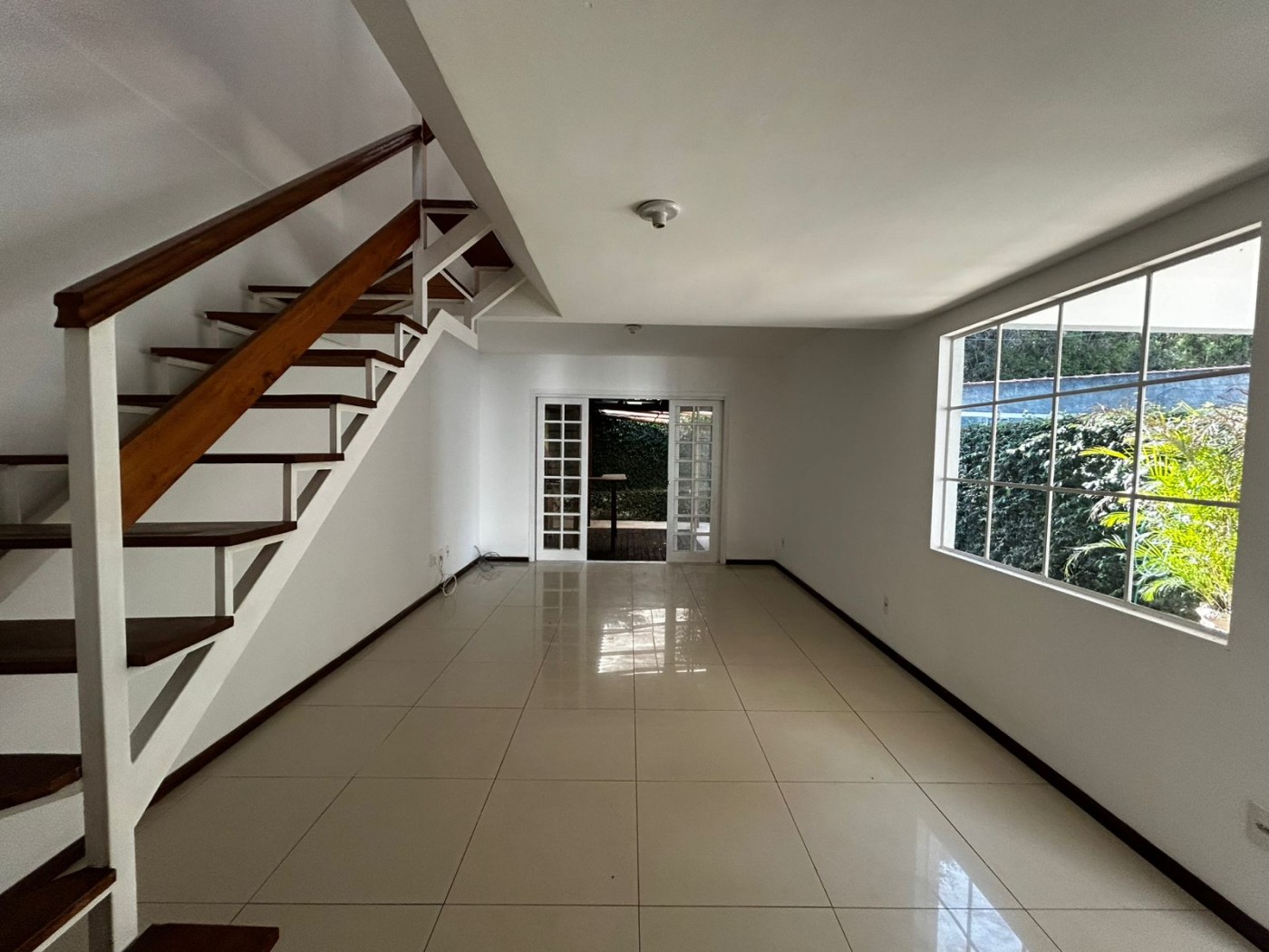 Casa de Condomínio à venda com 3 quartos, 112m² - Foto 1