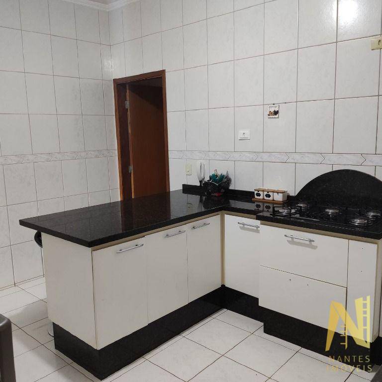 Casa à venda com 3 quartos, 111m² - Foto 4