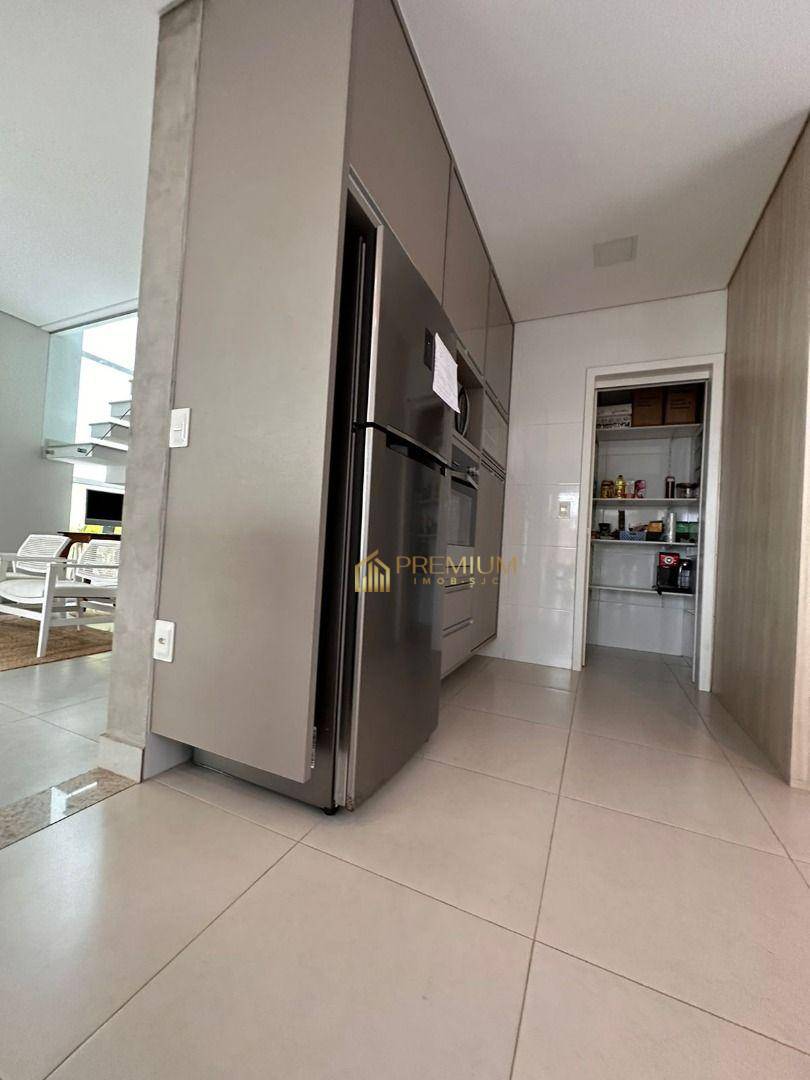 Sobrado à venda com 3 quartos, 230m² - Foto 2