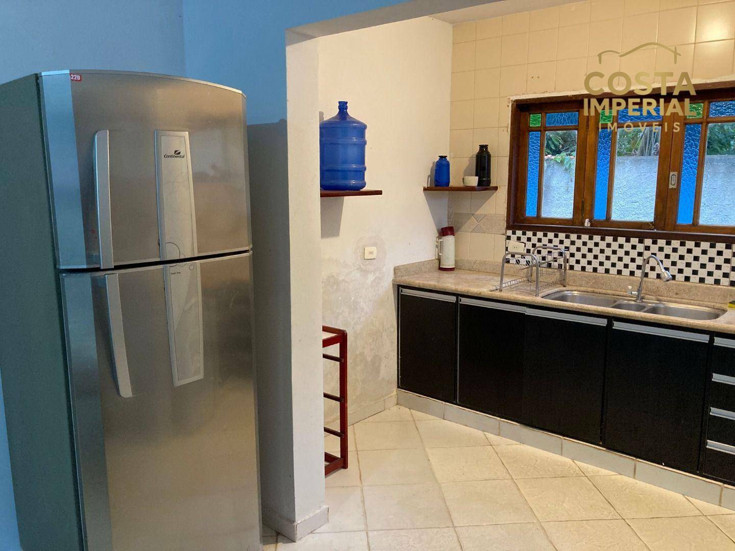 Casa à venda e aluguel com 4 quartos, 317m² - Foto 2