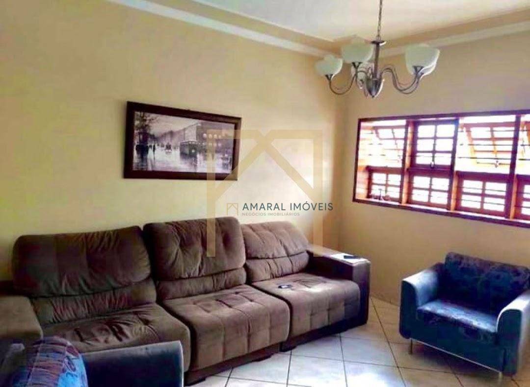 Casa à venda com 4 quartos, 180m² - Foto 4