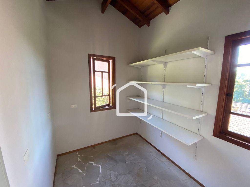 Casa para alugar com 4 quartos, 300m² - Foto 11