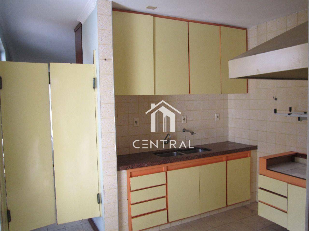 Casa para alugar com 6 quartos, 320m² - Foto 12