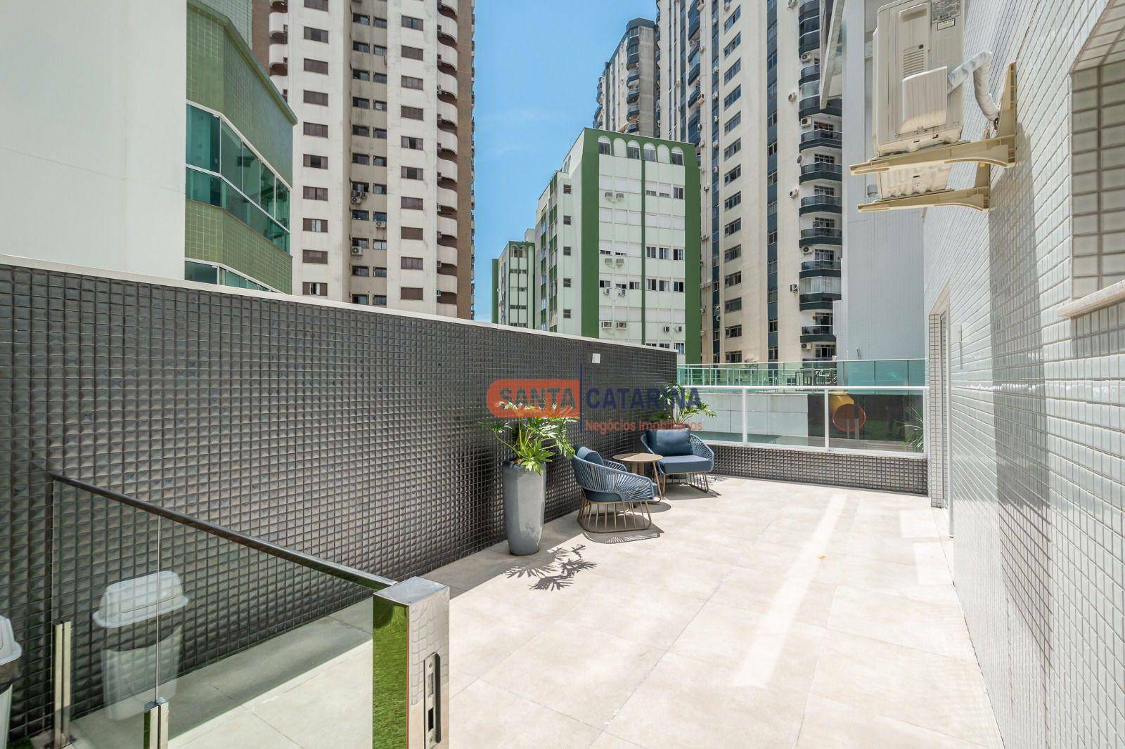 Apartamento à venda com 4 quartos, 170m² - Foto 2