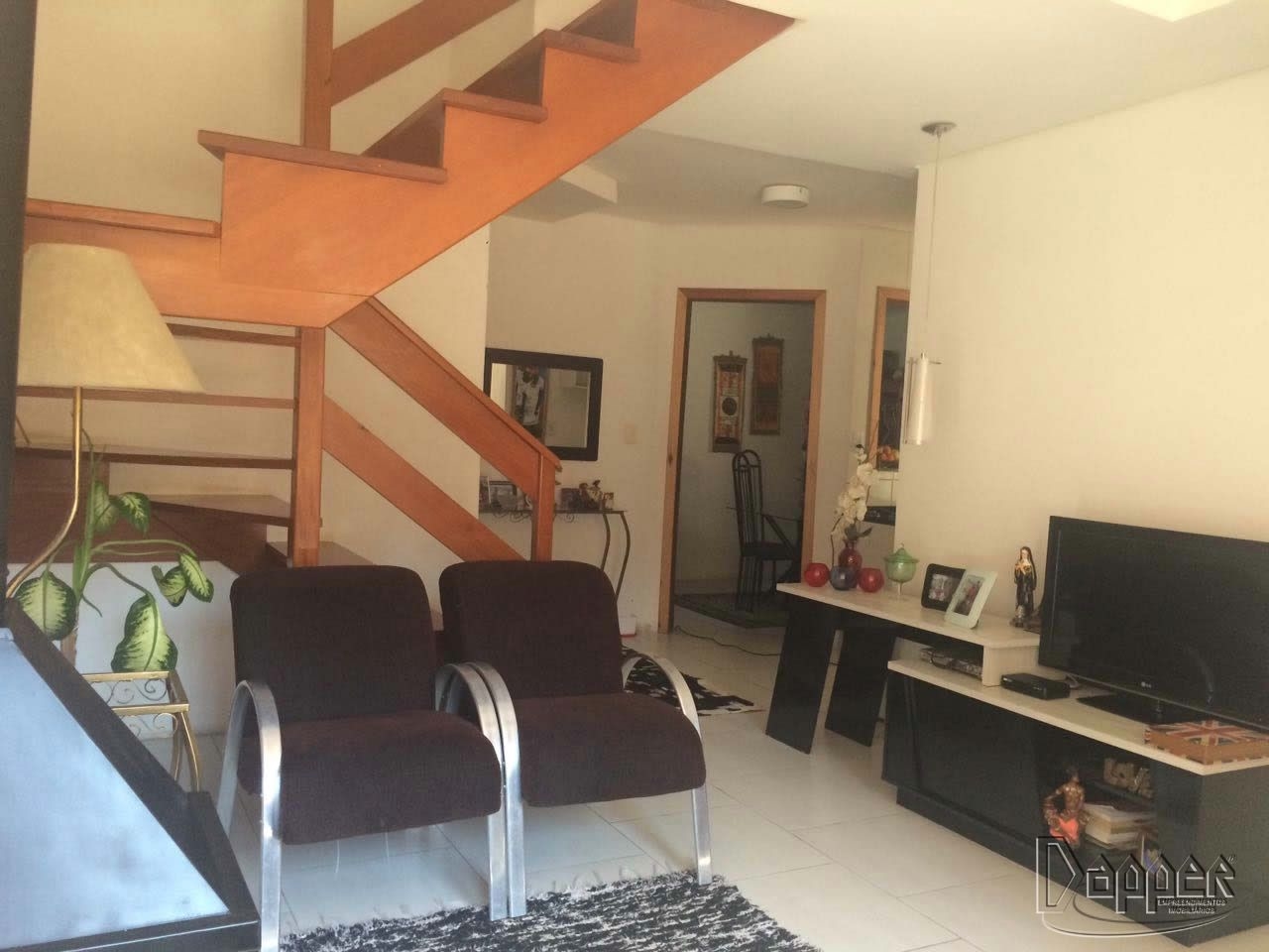 Casa à venda com 3 quartos, 98m² - Foto 4