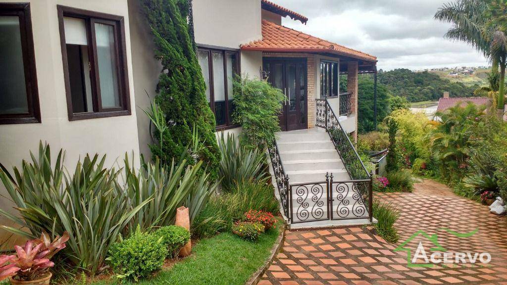 Casa de Condomínio à venda com 4 quartos, 308m² - Foto 1