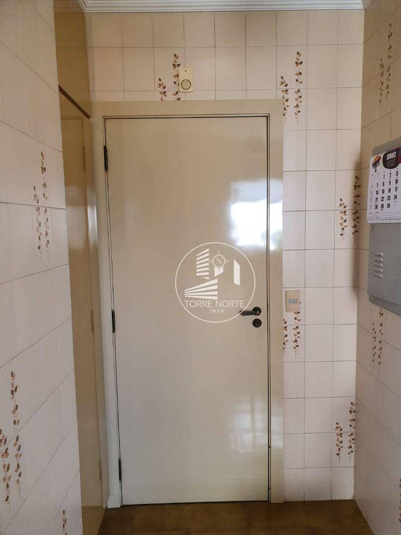 Apartamento à venda com 3 quartos, 240m² - Foto 25