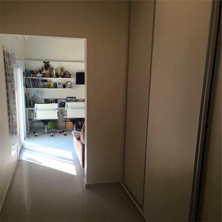 Casa de Condomínio à venda com 4 quartos, 330m² - Foto 17