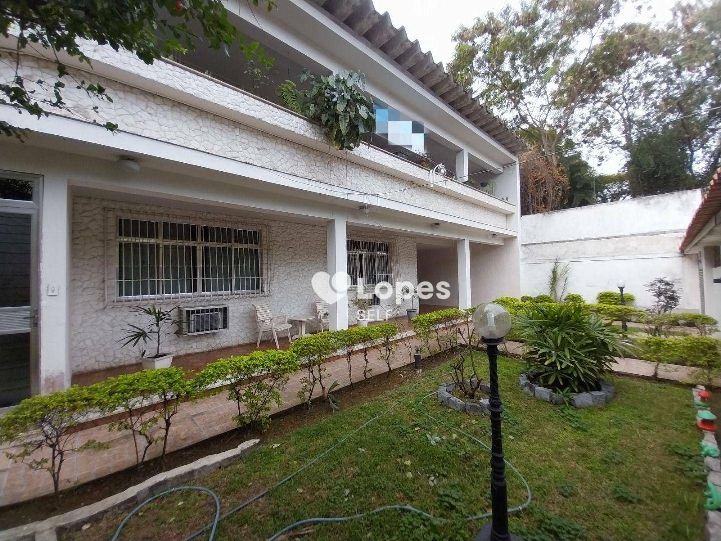 Casa à venda com 6 quartos, 203m² - Foto 1