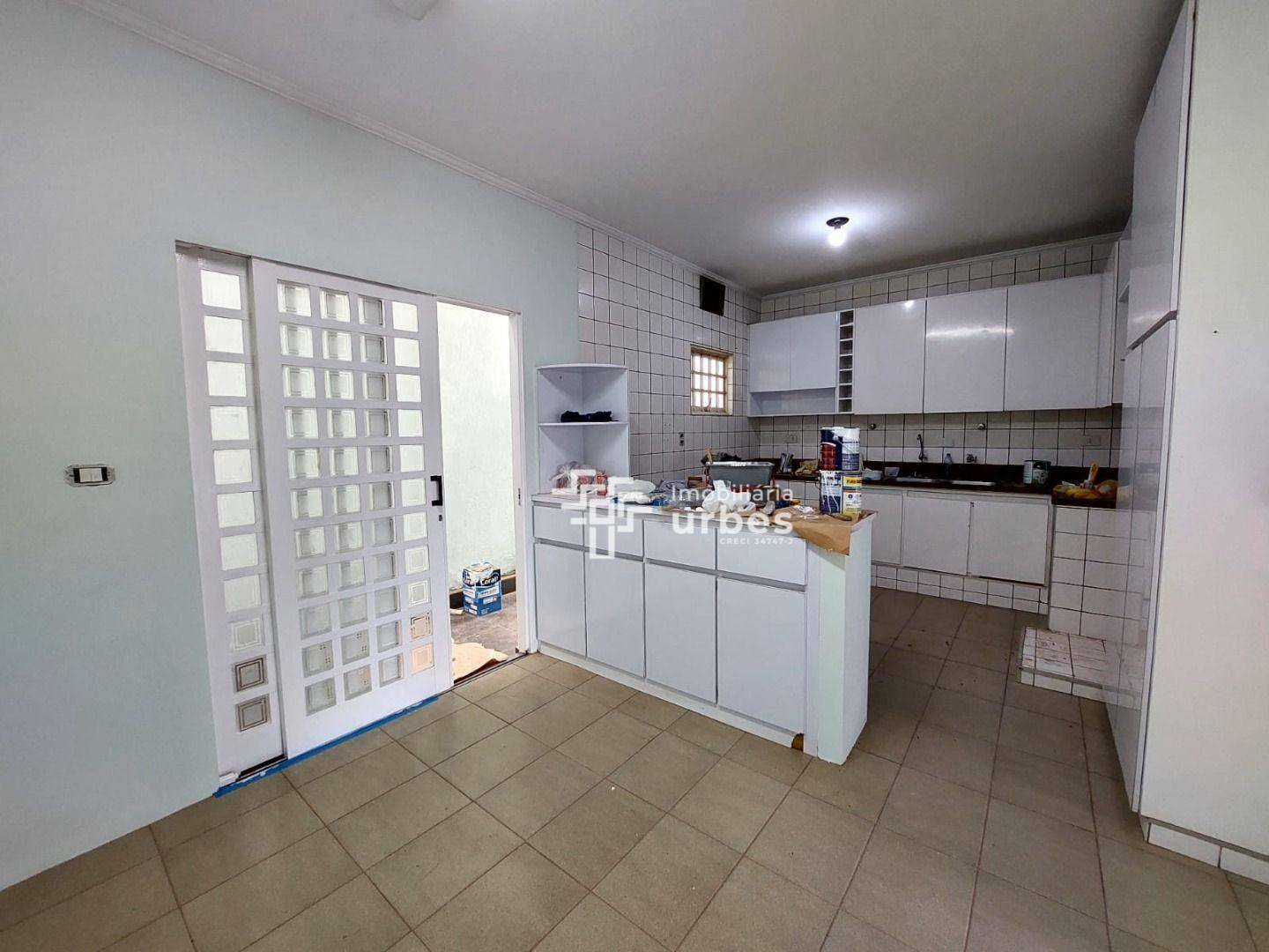 Casa para alugar com 4 quartos, 294m² - Foto 10