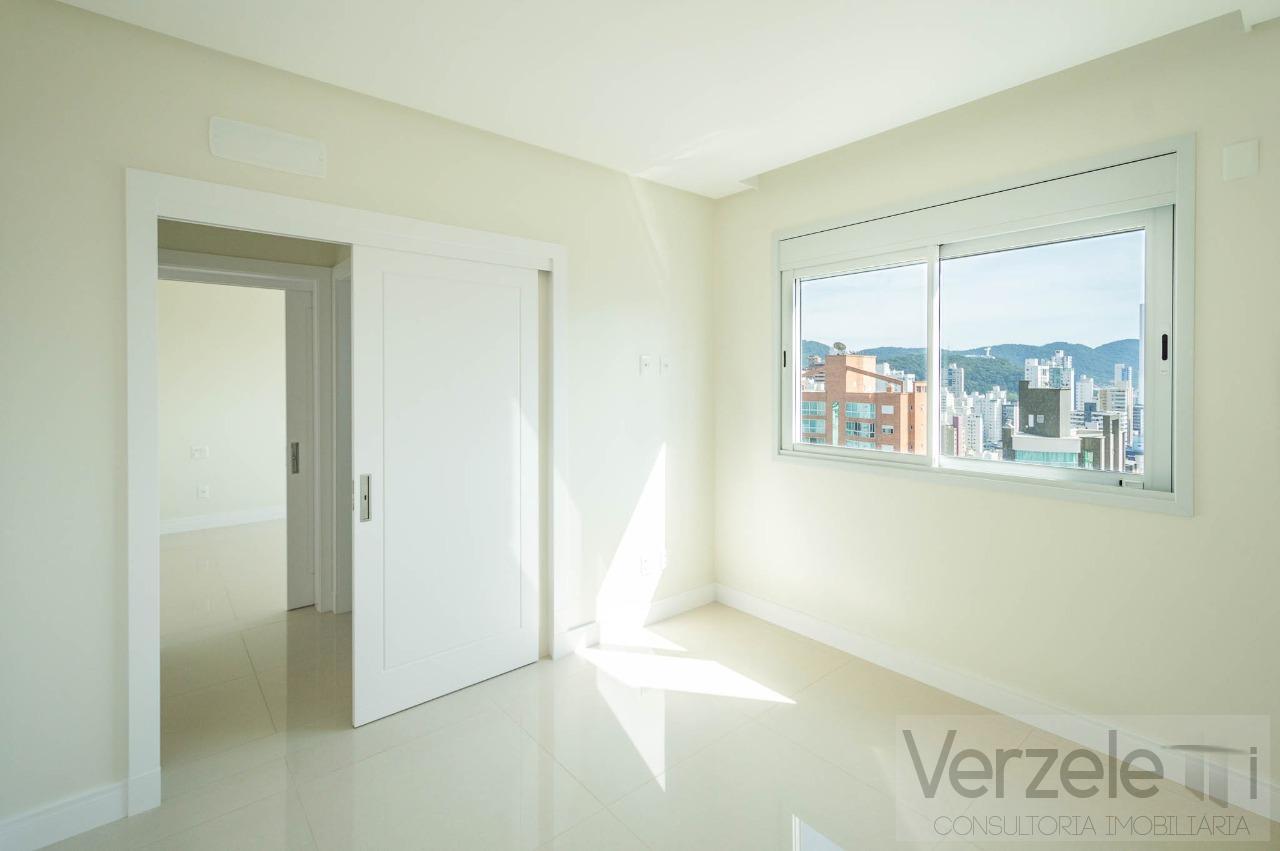 Apartamento à venda com 4 quartos, 146m² - Foto 24