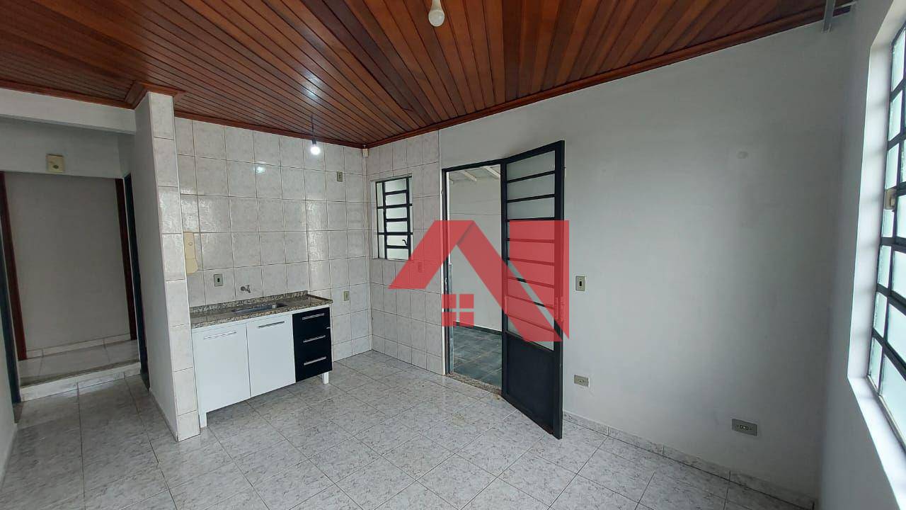 Casa à venda com 3 quartos, 100m² - Foto 4